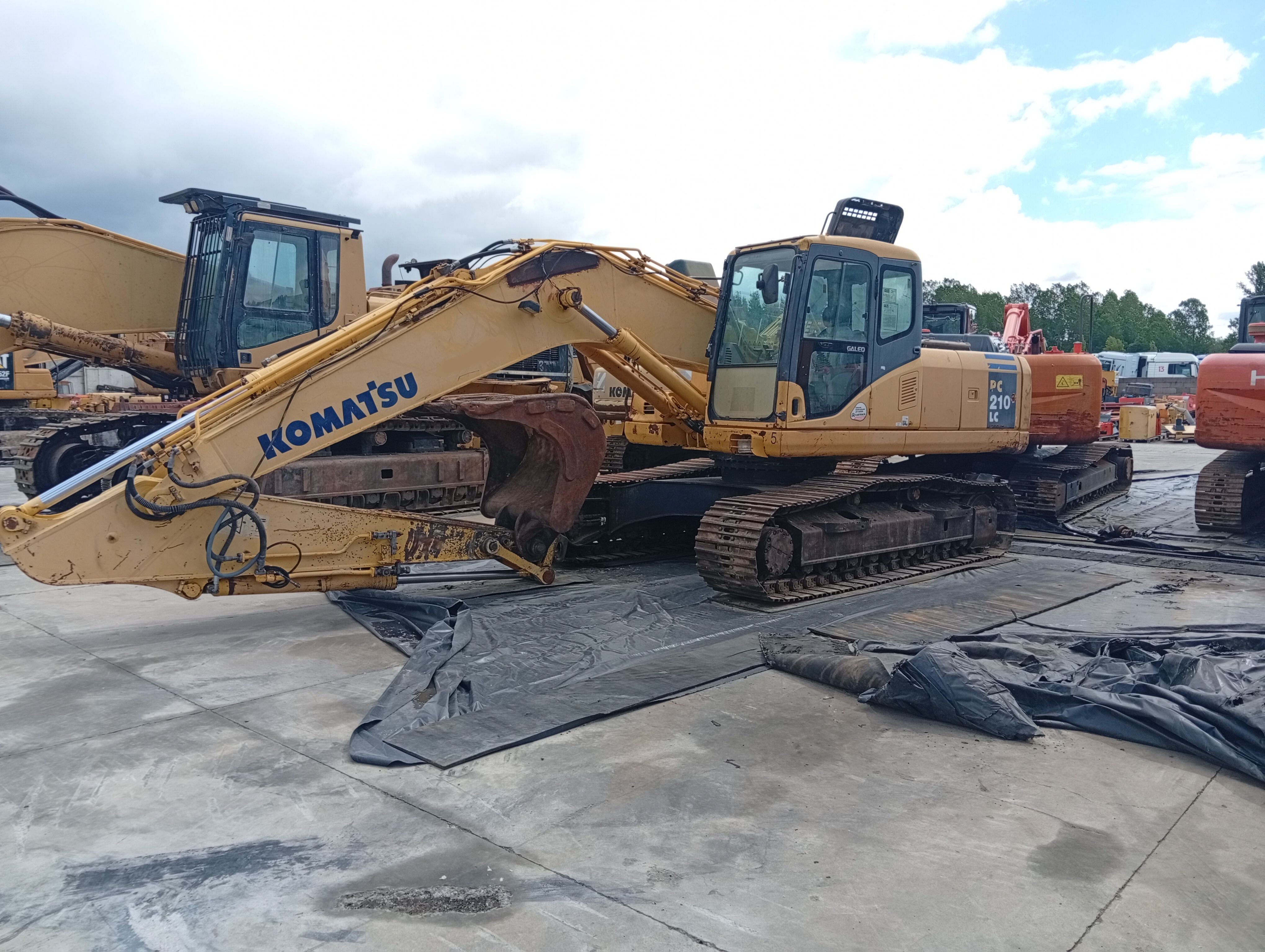 KOMATSU PC210-7