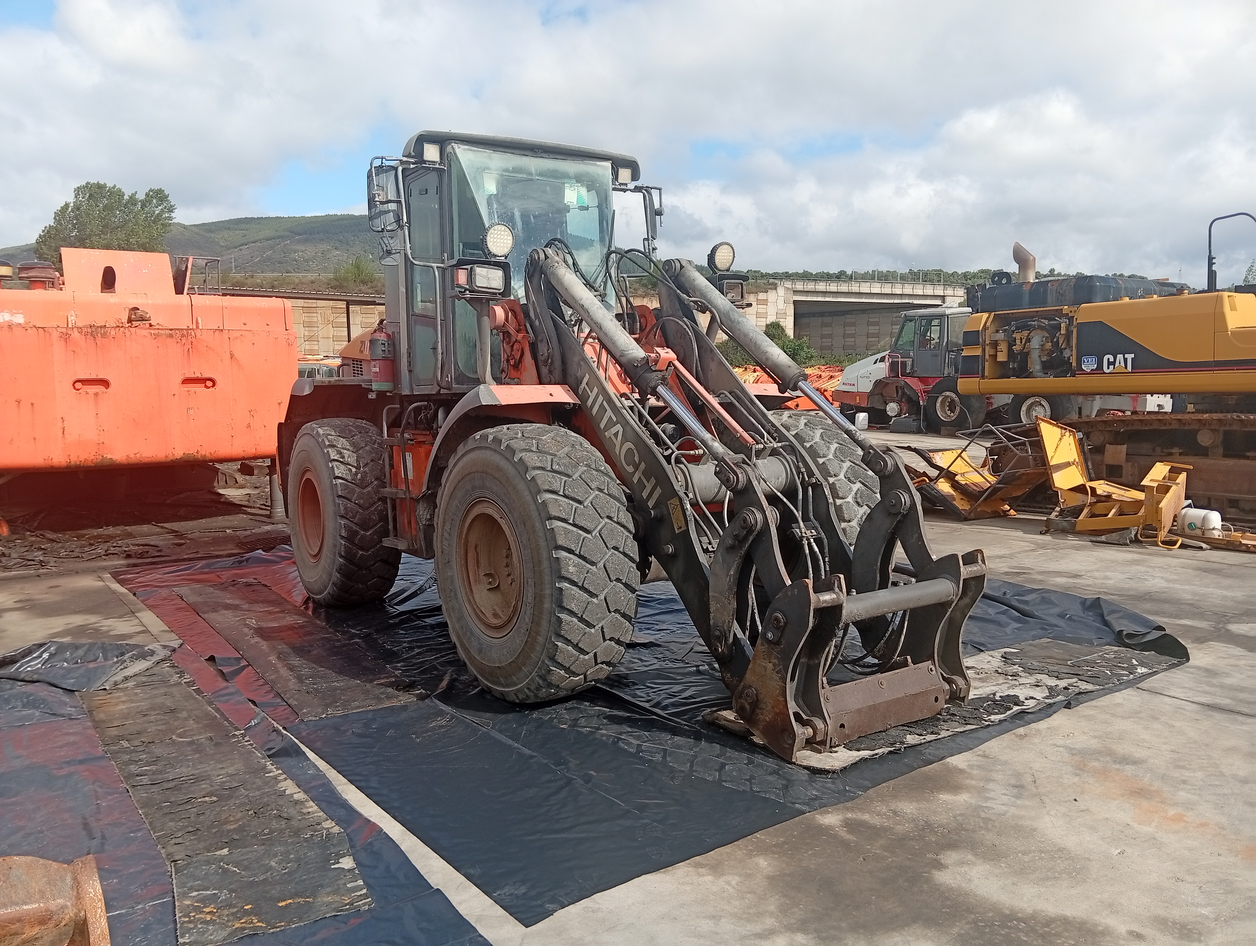 CARGADORA HITACHI ZW150PL