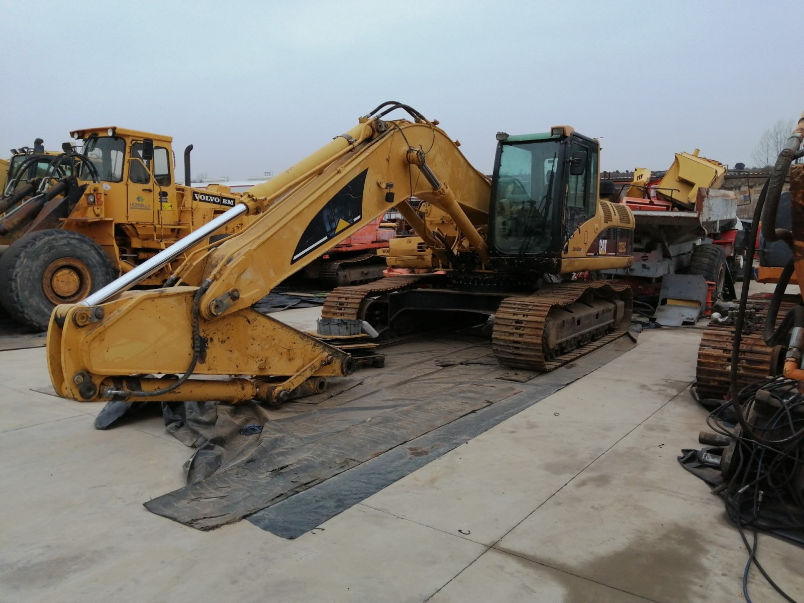 EXCAVADORA CATERPILLAR 325C 